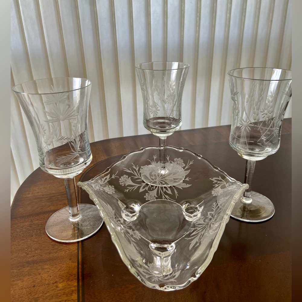 Fossorial Heather Etch Design 3 Toed Triangular Bowl Candy and 3 Wine Glasses
